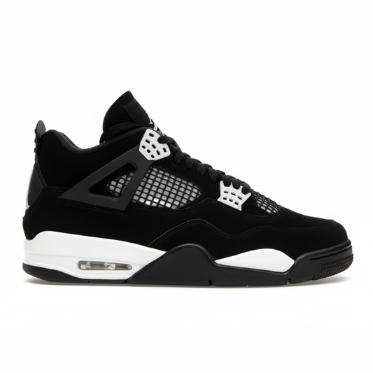 Jordan 4 Retro
White Thunder